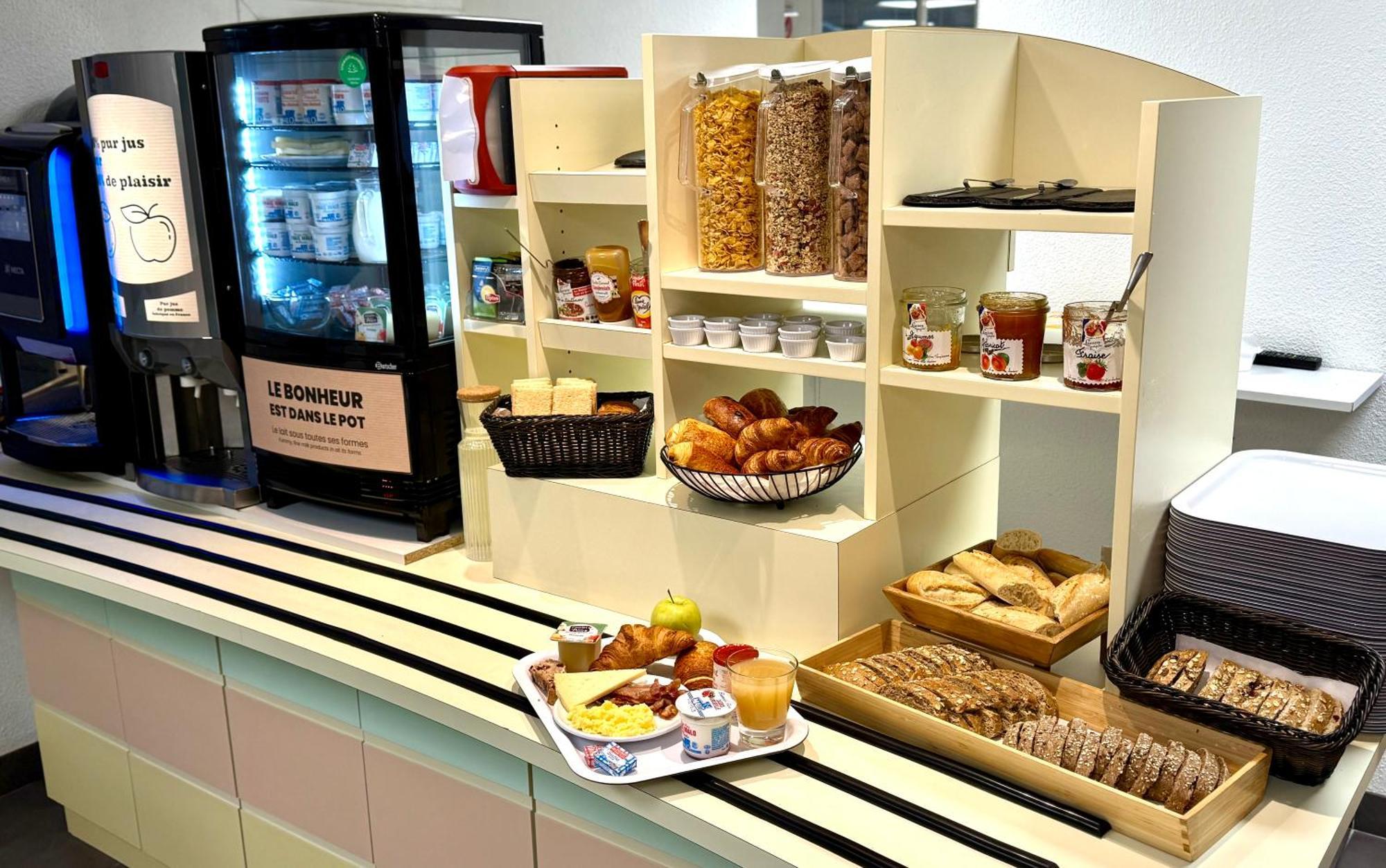 B&B Hotel Lisieux Parc Des Expositions Экстерьер фото